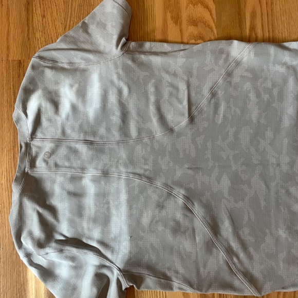 Lululemon tshirt sz. Medium (no size tag) - Picture 2 of 3